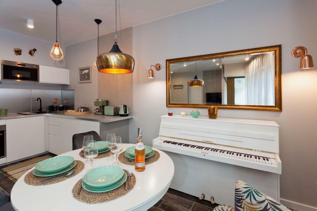 Apartament Of The Kings Piano *
